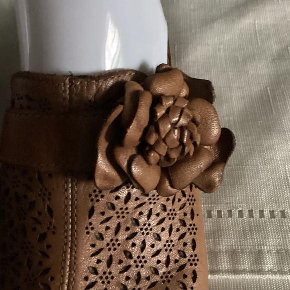 Spring Step Clog - Picture 2 of 6